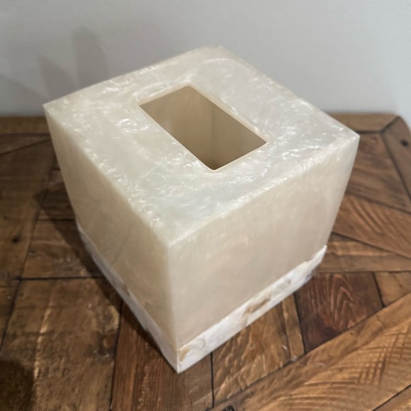 Capiz Mother Of Pearl Tissue Box Cover - Picture 2 of 7